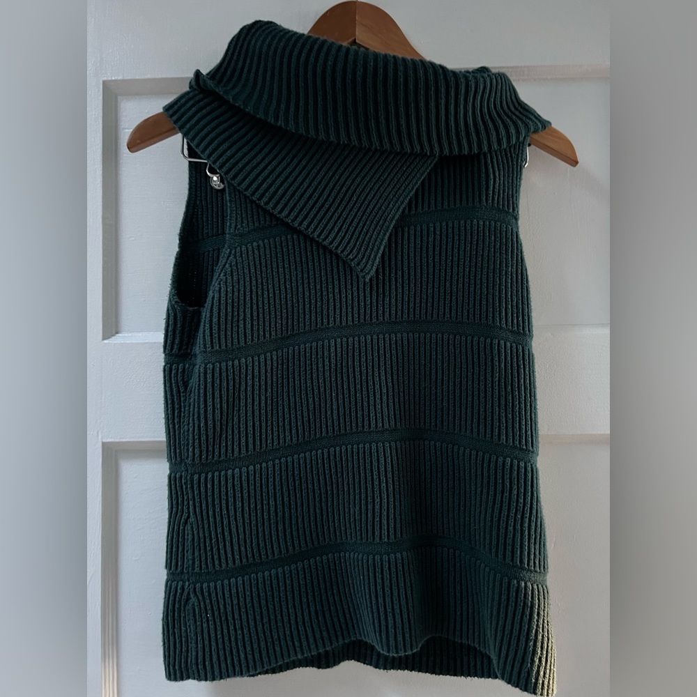 Kenneth Cole Green Sleeveless Sweater Top - Size Medium